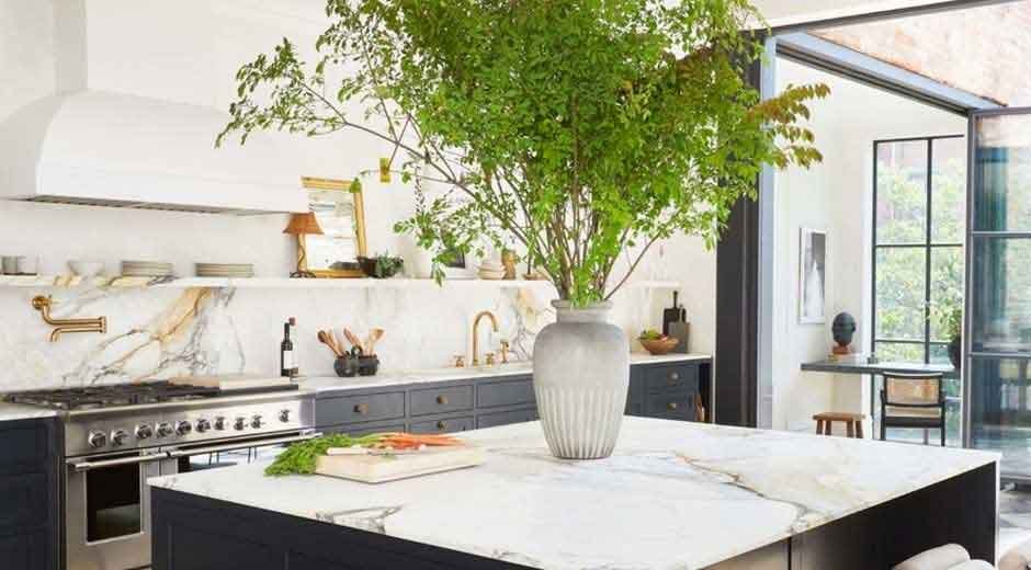 Finding the Perfect Shade: How to Choose the Right Cabinet Color for Your Kitchen