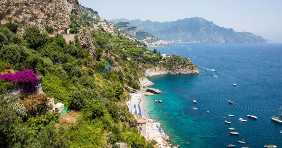 How to Travel Between Coastal Towns in Italy