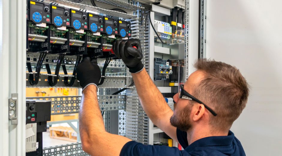 How-to-Choose-the-Right-Electrician-for-Your-Business