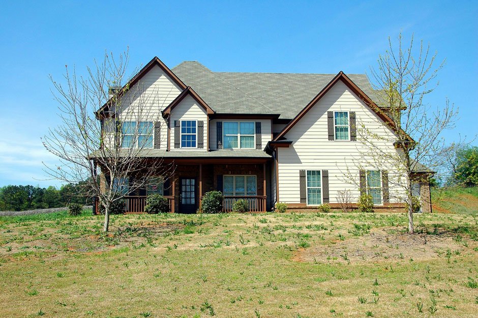 A home should feel like a “home”. And when it doesn’t, it loses that certain attachment that every homeowner has to their pad. This detachment occurs when your home starts to reflect a version of you that you’ve outgrown. Many people go through this disconnect. The chipped trim, the overgrown shrubs, the dingy front step, they all secretly contribute to this detachment. And then it happens, one day, you pull into the driveway and realize you’ve stopped noticing the place you live. Curb appeal isn’t about making your home eye candy; it’s about staying connected to your space. When the outside of your house looks sharp, it says something about the life happening inside. And keeping that connection doesn’t take a renovation budget. It just takes the habit of noticing what’s quietly falling apart. Let’s walk you through the best way to maintain curb appeal year-round. Keep The Roofline Clear, And Everything Below It Drier Most of what drags curb appeal down starts at the top. When your gutters are clogged, water overflows. When your flash pulls up, stains spread on the siding. And when your roof starts to curl or crack, the rest of the house starts to look worn, fast. You don't necessarily need to risk breaking a bone by climbing a ladder to catch these early. Just step back and scan the roofline. Are your gutters pulling away from the house? Are there dark streaks on the shingles or the walls beneath them? Is anything sagging? These are not minute cosmetic problems, these are the signs of pending doom. A leak or drainage issue might now show up inside right away, but it’s already hurting the outside. If you’re in Central Texas, a reliable What’s the Best Way to Maintain Curb Appeal Year-Round